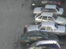 Буйный алкоголик разбил кулаками 20 машин