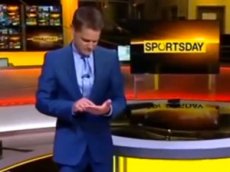 Ведущий BBC использовал в прямом эфире ладонь вместо планшета