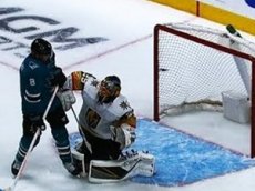 Игрок НХЛ забросил шайбу лицом и лишился нескольких зубов