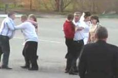 Драка на свадьбе стала рекламой оператора