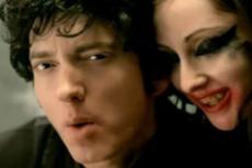 Эминем высмеял Уанйхаус,Бритни и Линдсей в новом клипе