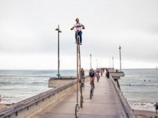 Американец сконструировал велосипед высотой с двухэтажный дом