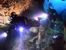 Дайверы спаслись из обрушившейся подводной пещеры
