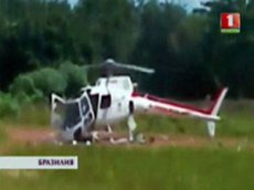 Вертолет спасательных служб развалился при посадке