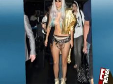Lady GaGa села в самолет в одном нижнем белье