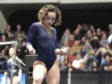 Гимнастка покорила интернет зажигательным выступлением