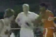 Кубинский боксер отправил в нокаут двоих рефери