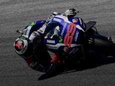 Гонщик попал под колеса соперника и выжил