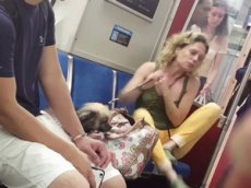 Женщина искусала собаку в метро Торонто