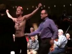Обнаженные активистки Femen попытались сорвать концерт Вуди Аллена