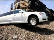 Подростки провели необычный «краш-тест» дорогого лимузина