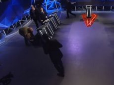Украинский омбудсмен упала в обморок во время речи Порошенко