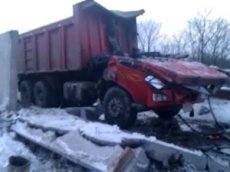 На трассе под Владивостоком рухнул виадук (Осторожно, мат!)