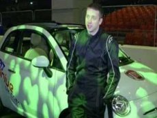 Британец вновь побил рекорд по параллельной парковке