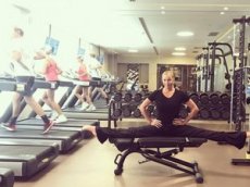 Анастасия Волочкова своим шпагатом смутила людей в спортзале
