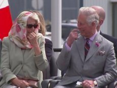 Принца Чарльза развеселило пение инуитов