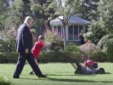 Трамп нанял в Белый дом 11-летнего газонокосильщика