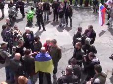 Словаки освистали провокатора в украинском флаге