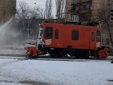 Трамвайный снегоуборщик стал звездой интернета