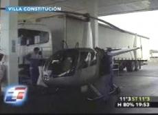 Вертолет потеснил автомобили на бензозаправке
