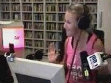 Ксения Собчак спела «Жёлтые тюльпаны»