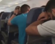 Пассажиры сняли аварийную посадку своего самолета с неисправным шасси