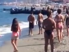 Контрабандисты разгрузили наркотики на пляже с туристами