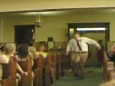 Молодожены воссоздали для ТВ знаменитый свадебный танец