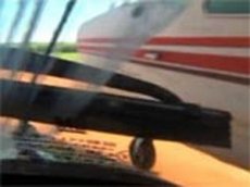 Полиция на автомобиле протаранила самолет наркомафии