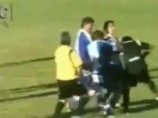 Аргентинские футболисты жестоко избили судей