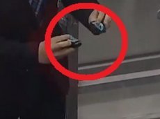 Мощный удар хоккеиста расколол шайбу пополам