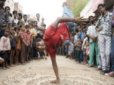 Брейкдансер, родившийся без ног