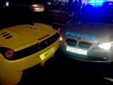 В Лондоне полицейское авто врезалось в Ferrari