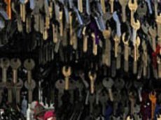 В Чехии воздвигнута удивительная статуя из 85 741 ключа