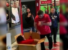 Хабиба Нурмагомедова напугала "женщина из коробки"