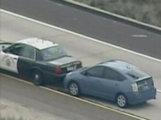 Полиция остановила Prius с заевшим акселератором