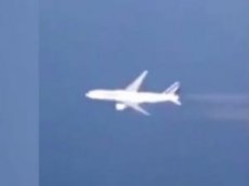 Опубликовано видео опасной гонки пассажирских самолетов в небе