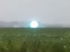 Новосибирцы сняли на видео шаровую молнию
