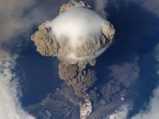Извержение вулкана в Новой Зеландии сняли на видео