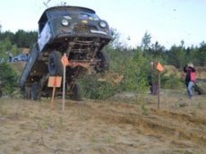 Как УАЗ над бездорожьем летал