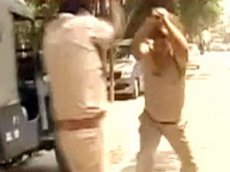 Полицейские, не поделив «сферы влияния», отлупили друг друга дубинками