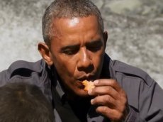 Обама доел остатки лосося после медведя