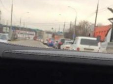 Автохам заснял свою езду по встречке в Краснодаре