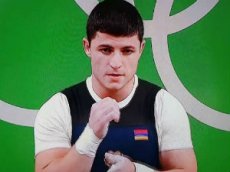 Армянский штангист вывернул локоть на Олимпиаде