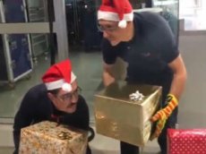 Даниил Квят нарядился в костюм Санта-Клауса