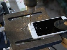 Гнущийся iPhone 6 починили при помощи дрели и винтов