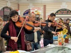 Исполнение "Оды к радости" на одесском привозе стало хитом интернета