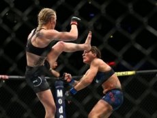 Брутальный нокаут UFC 238 в исполнении чемпиона UFC в женском наилегчайшем весе