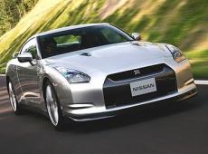 Борьба за звание самого культового автомобиля: Nissan GT-R или BMW M3?