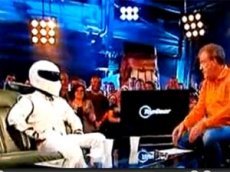 Стиг из телешоу Top Gear снял маску